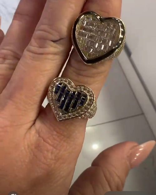 Anillo de circonia en forma de corazones